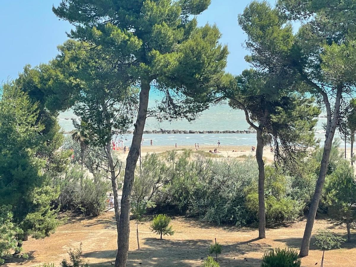 Attico Vista E Fronte Mare Zaffiroblu Con Posto Auto Apartamento Montesilvano Marina Exterior foto