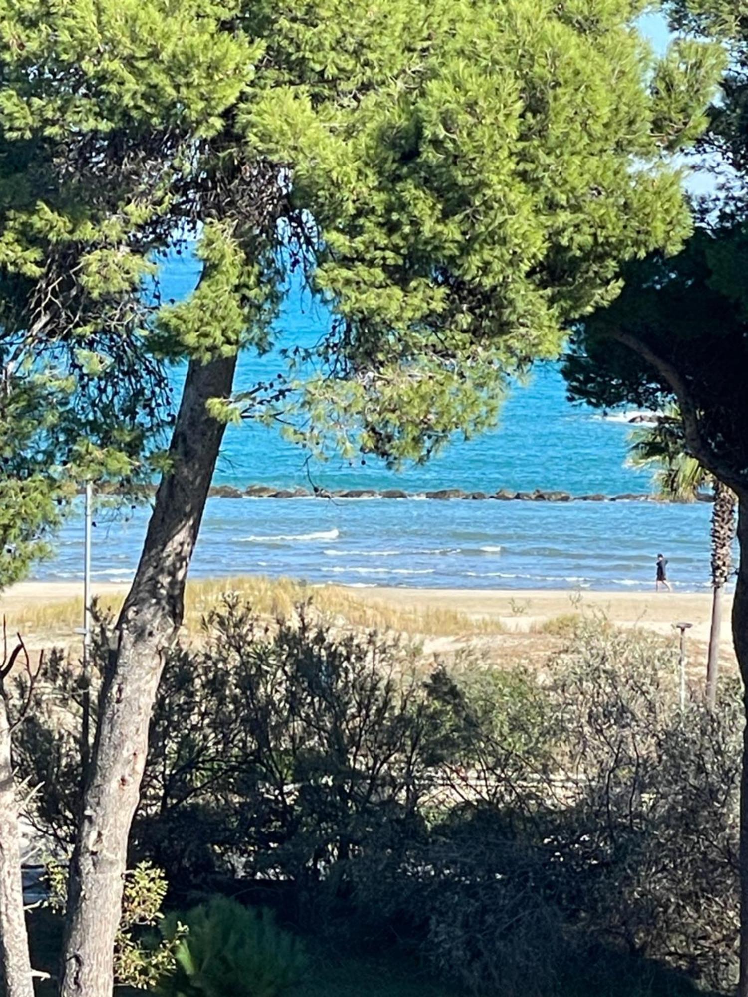 Attico Vista E Fronte Mare Zaffiroblu Con Posto Auto Apartamento Montesilvano Marina Exterior foto